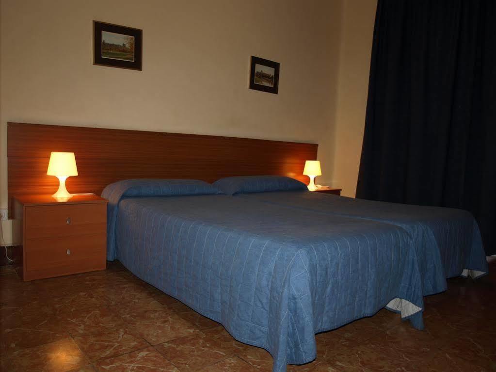 Hostal Bejar Барселона Экстерьер фото