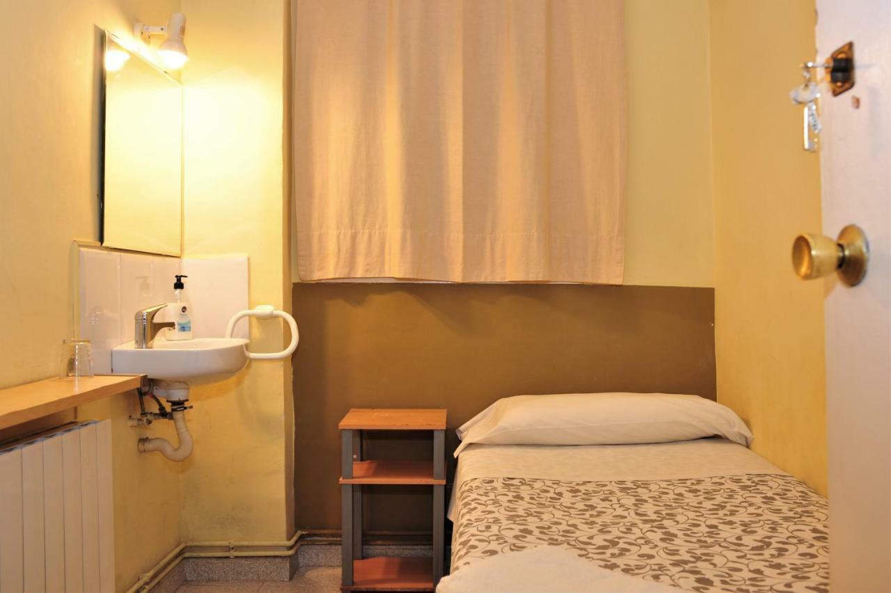 Hostal Bejar Барселона Экстерьер фото
