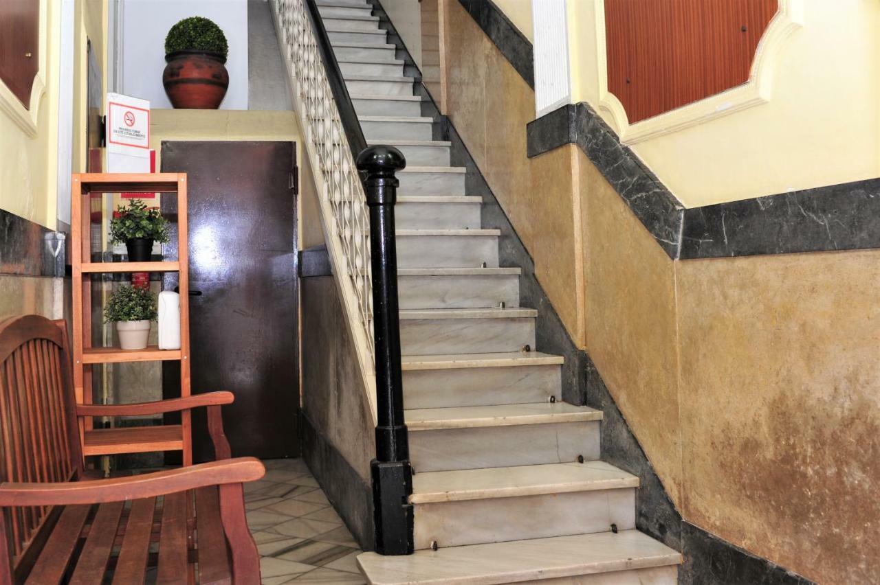 Hostal Bejar Барселона Экстерьер фото