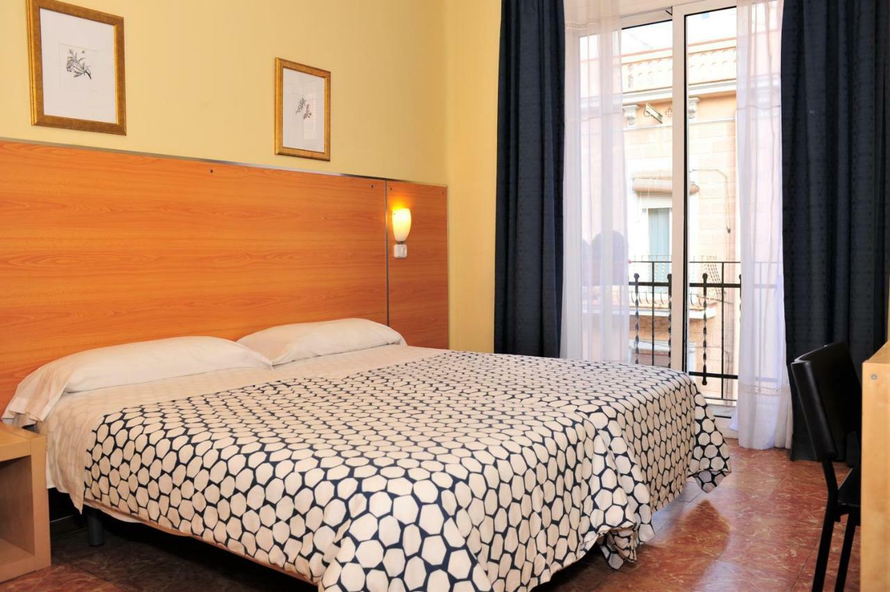 Hostal Bejar Барселона Экстерьер фото